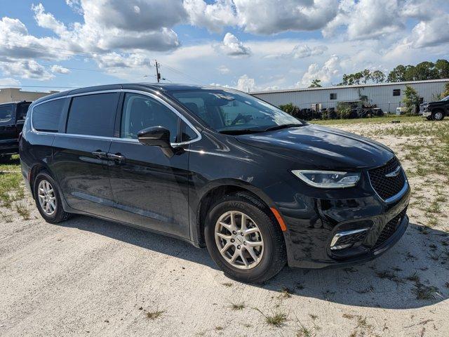 Photo of 2024 Diamond Black Chrysler Pacifica