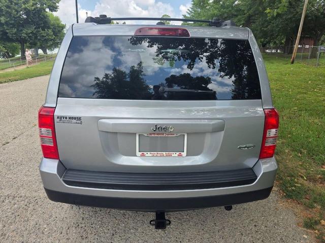 Photo of 2015 Gray Jeep Patriot