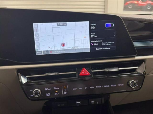 Photo of 2023 Snow White Pearl Kia Niro EV