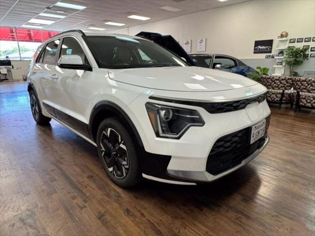 Photo of 2023 Snow White Pearl Kia Niro EV