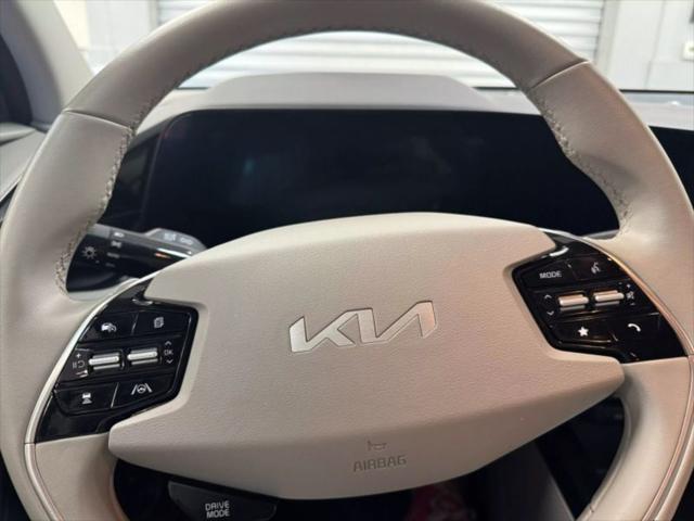 Photo of 2023 Snow White Pearl Kia Niro EV