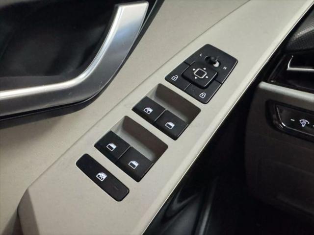 Photo of 2023 Snow White Pearl Kia Niro EV