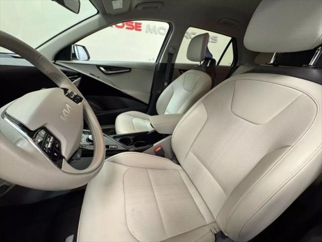 Photo of 2023 Snow White Pearl Kia Niro EV