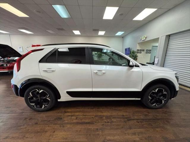 Photo of 2023 Snow White Pearl Kia Niro EV