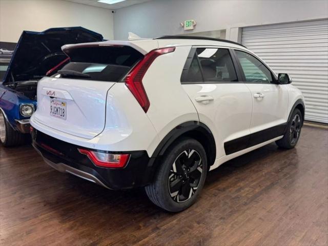 Photo of 2023 Snow White Pearl Kia Niro EV