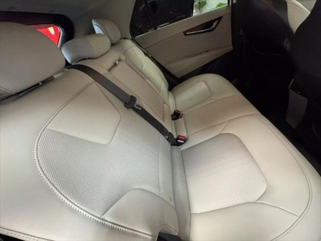 Photo of 2023 Snow White Pearl Kia Niro EV