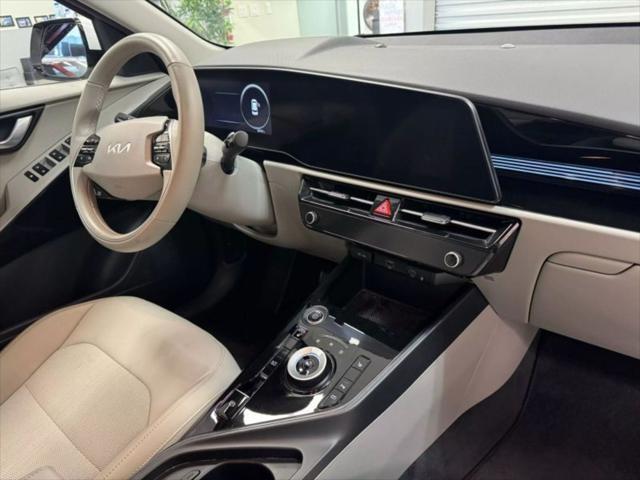 Photo of 2023 Snow White Pearl Kia Niro EV