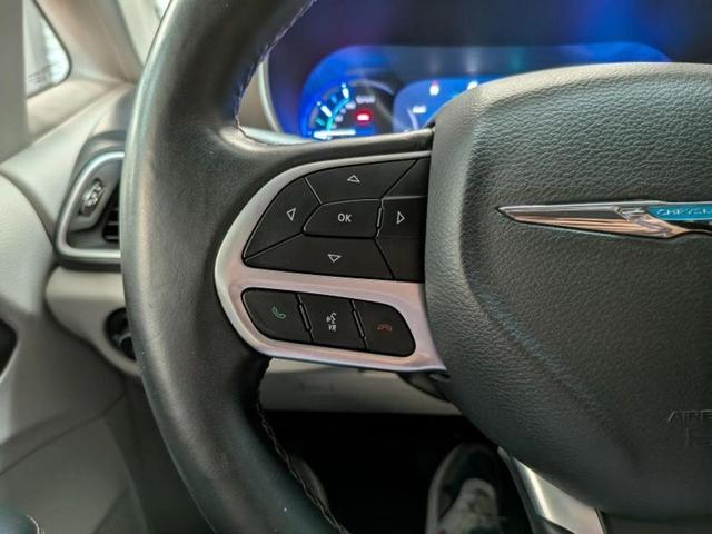 Photo of 2018 Bright White Clearcoat Chrysler Pacifica Hybrid