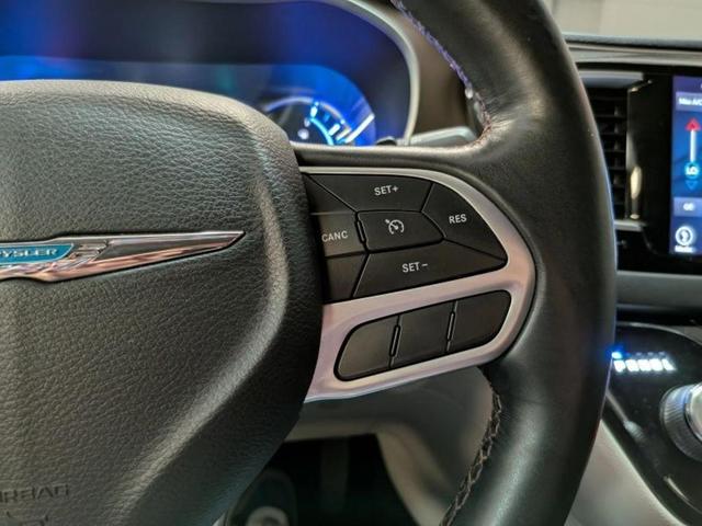 Photo of 2018 Bright White Clearcoat Chrysler Pacifica Hybrid