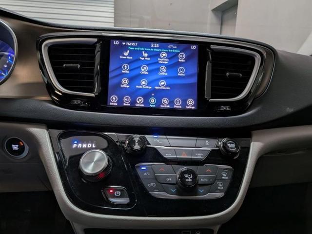 Photo of 2018 Bright White Clearcoat Chrysler Pacifica Hybrid