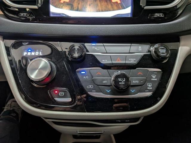 Photo of 2018 Bright White Clearcoat Chrysler Pacifica Hybrid