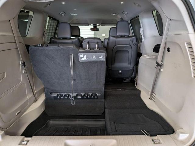Photo of 2018 Bright White Clearcoat Chrysler Pacifica Hybrid