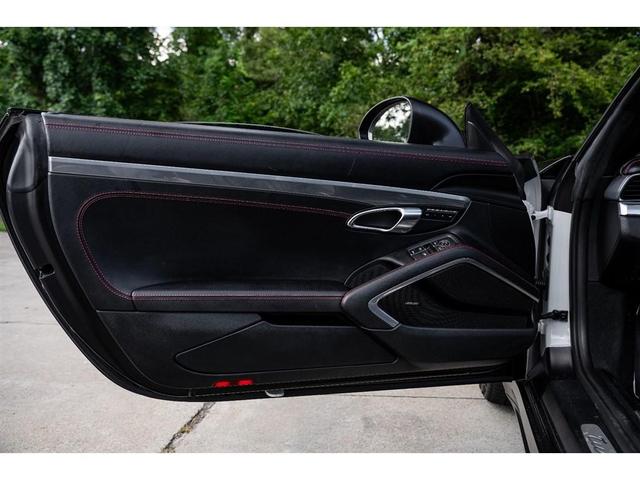 Photo of 2017 Black Porsche 911