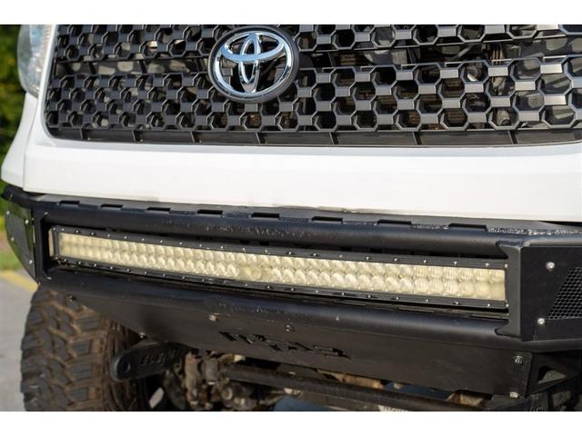 Photo of 2016 Super White Toyota Tundra