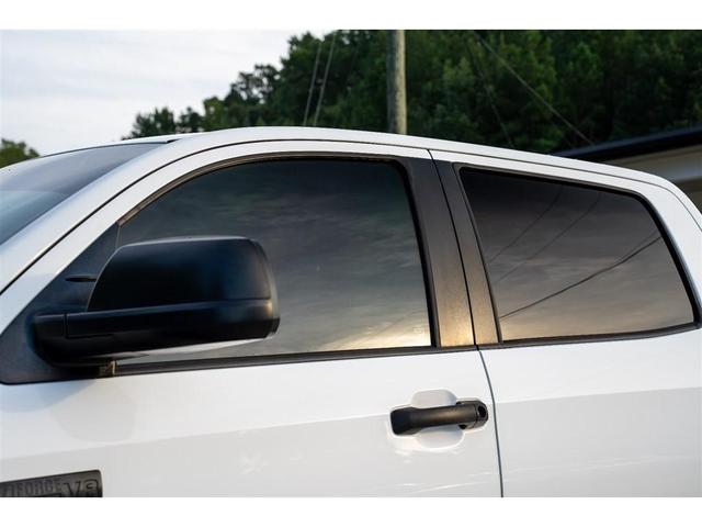 Photo of 2016 Super White Toyota Tundra
