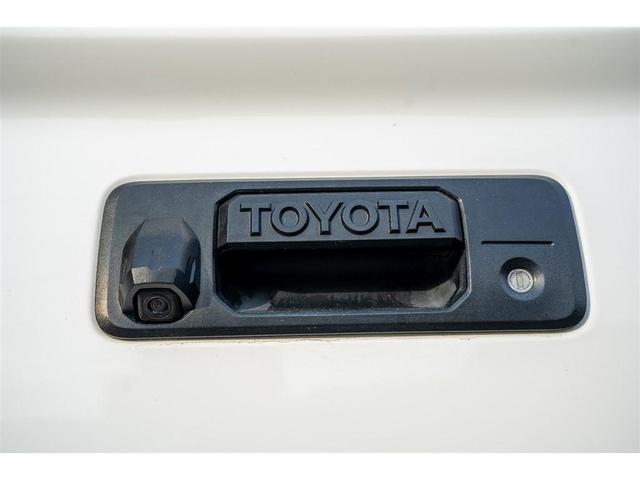 Photo of 2016 Super White Toyota Tundra