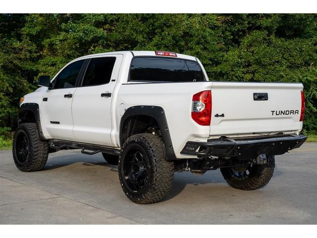 Photo of 2016 Super White Toyota Tundra