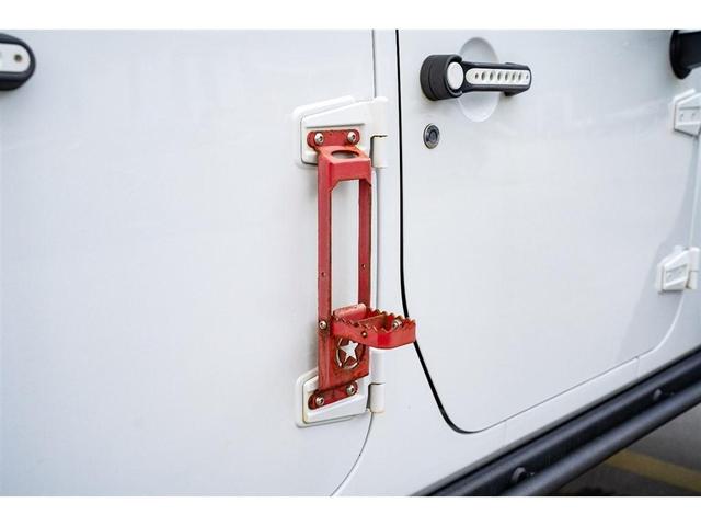 Photo of 2017 Bright White Clearcoat Jeep Wrangler Unlimited