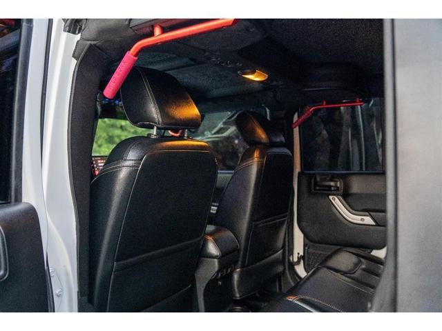 Photo of 2017 Bright White Clearcoat Jeep Wrangler Unlimited