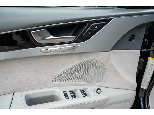 Photo of 2012 Night Blue Pearl Effect Audi A8