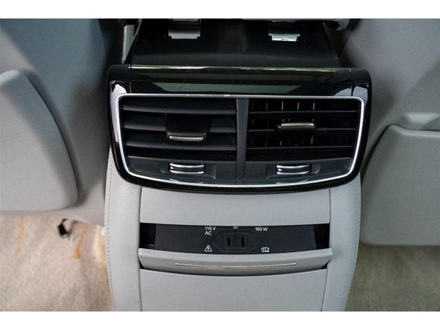 Photo of 2012 Night Blue Pearl Effect Audi A8