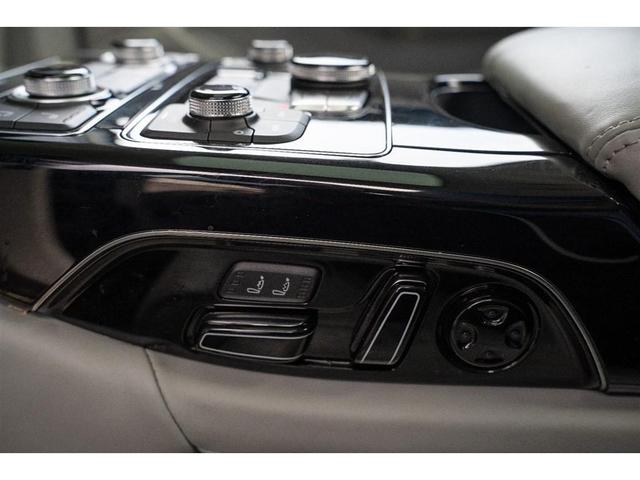 Photo of 2012 Night Blue Pearl Effect Audi A8