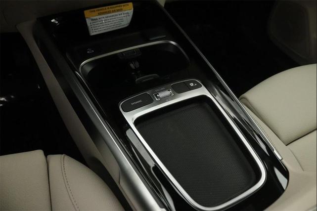 Photo of 2025 Polar White Mercedes-Benz GLB 250