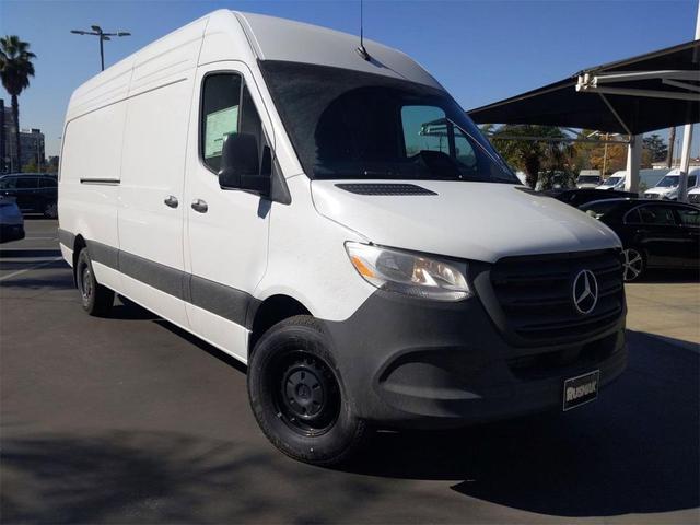 Photo of 2025 29147/Arctic Wh Mercedes-Benz Sprinter 3500