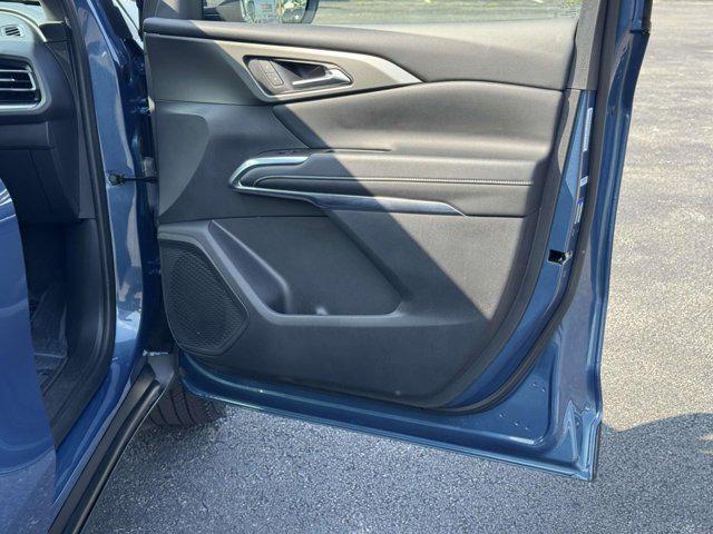 Photo of 2025 Lakeshore Blue Metallic Chevrolet Traverse