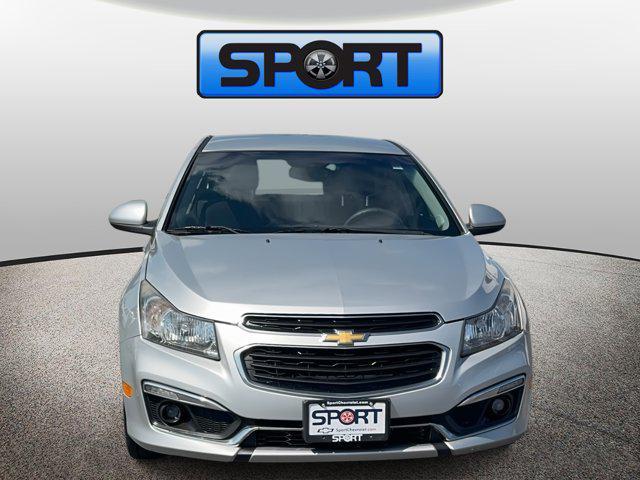 Photo of 2015 Silver Ice Metallic Chevrolet Cruze