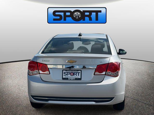 Photo of 2015 Silver Ice Metallic Chevrolet Cruze