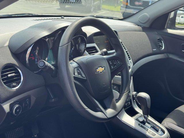 Photo of 2015 Silver Ice Metallic Chevrolet Cruze