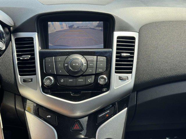 Photo of 2015 Silver Ice Metallic Chevrolet Cruze