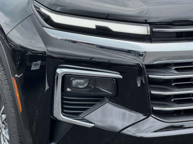 Photo of 2025 Mosaic Black Metallic Chevrolet Traverse