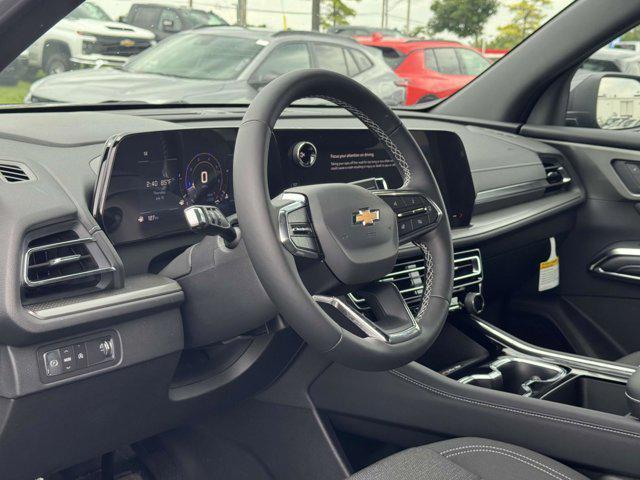 Photo of 2025 Mosaic Black Metallic Chevrolet Traverse