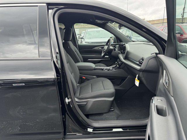 Photo of 2025 Mosaic Black Metallic Chevrolet Traverse