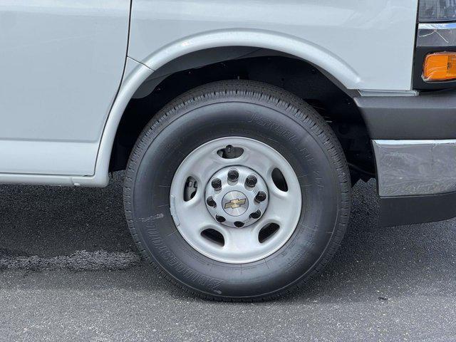 Photo of 2025 Summit White Chevrolet Express 2500