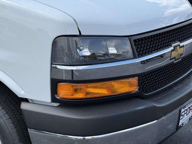 Photo of 2025 Summit White Chevrolet Express 2500