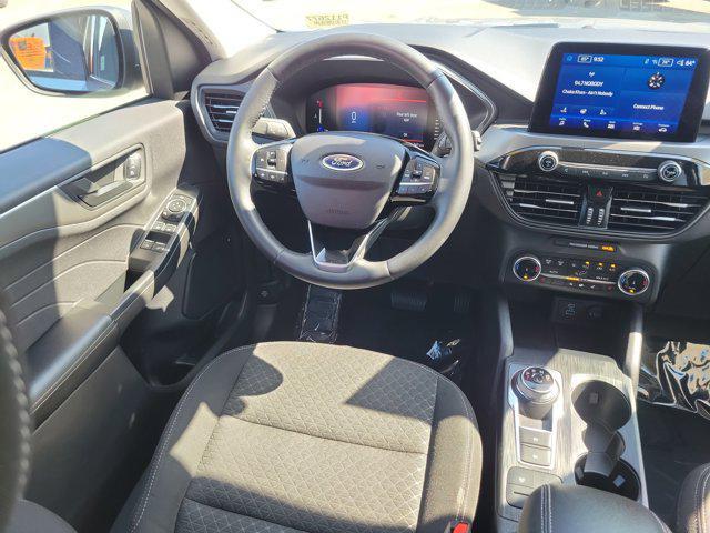 Photo of 2023 Silver Metallic Ford Escape