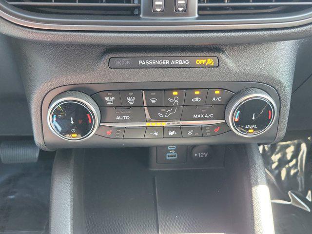 Photo of 2023 Silver Metallic Ford Escape