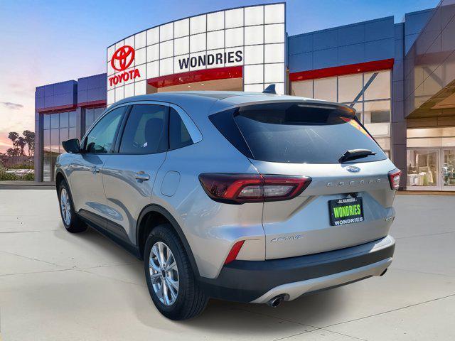 Photo of 2023 Silver Metallic Ford Escape