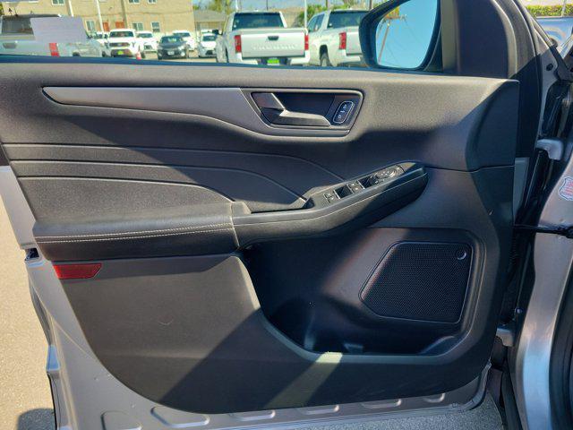 Photo of 2023 Silver Metallic Ford Escape