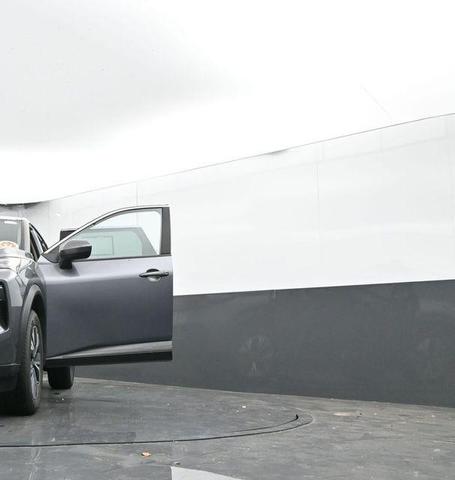 Photo of 2023 Gun Metallic Nissan Rogue