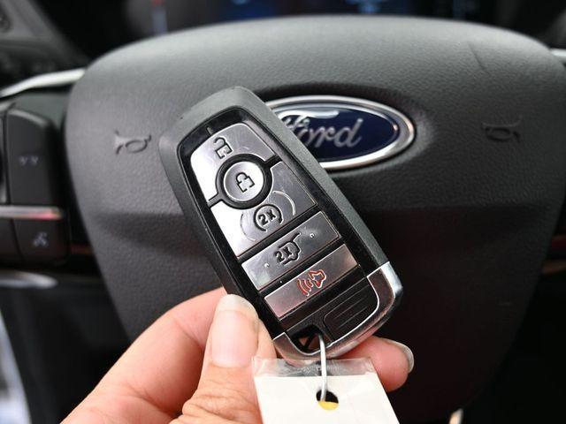 Photo of 2024 Oxford White Ford Escape