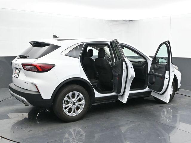 Photo of 2024 Oxford White Ford Escape
