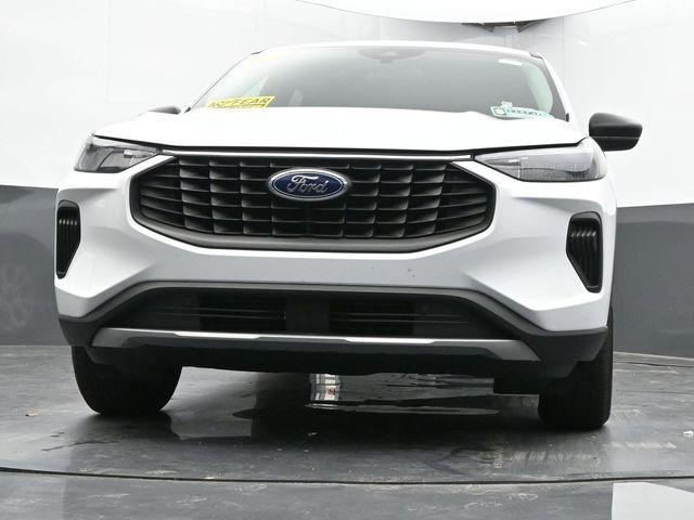 Photo of 2024 Oxford White Ford Escape