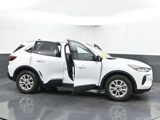 Photo of 2024 Oxford White Ford Escape
