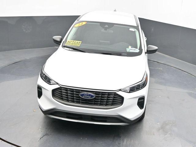 Photo of 2024 Oxford White Ford Escape