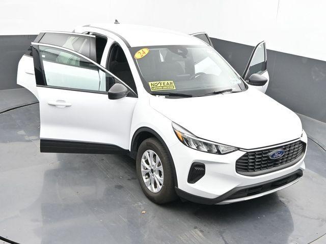 Photo of 2024 Oxford White Ford Escape