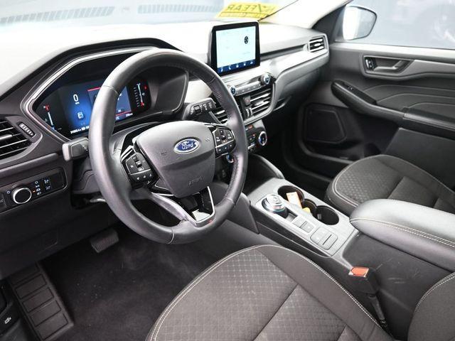 Photo of 2024 Oxford White Ford Escape